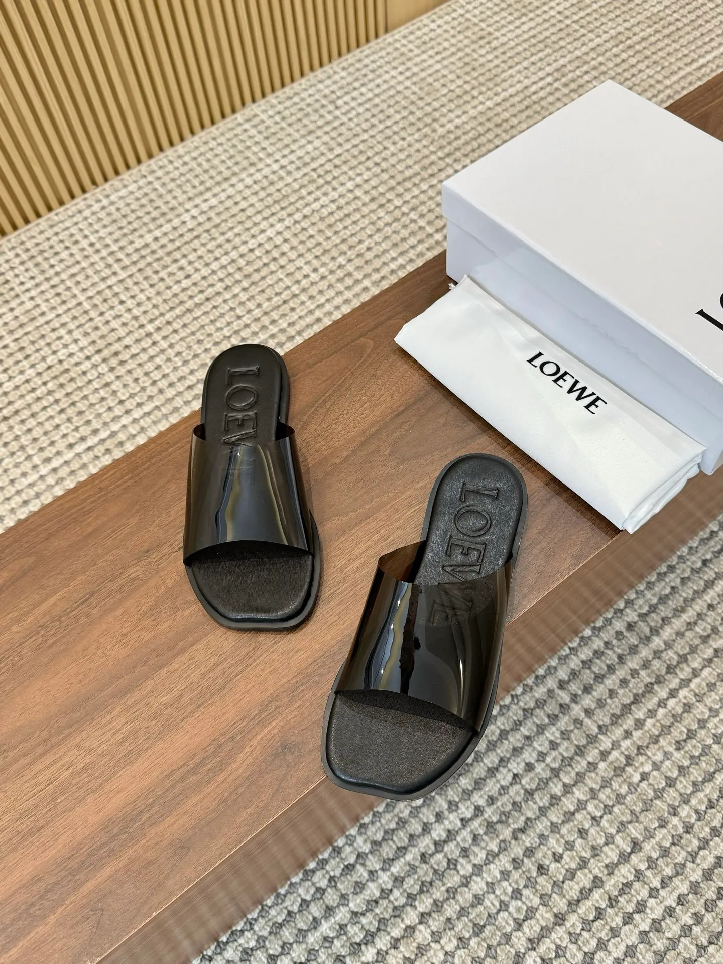 👟👟Ex-factory price 340👟👟 LOEWE 25th season latest style, 4 colors optional, leather sole plus 40